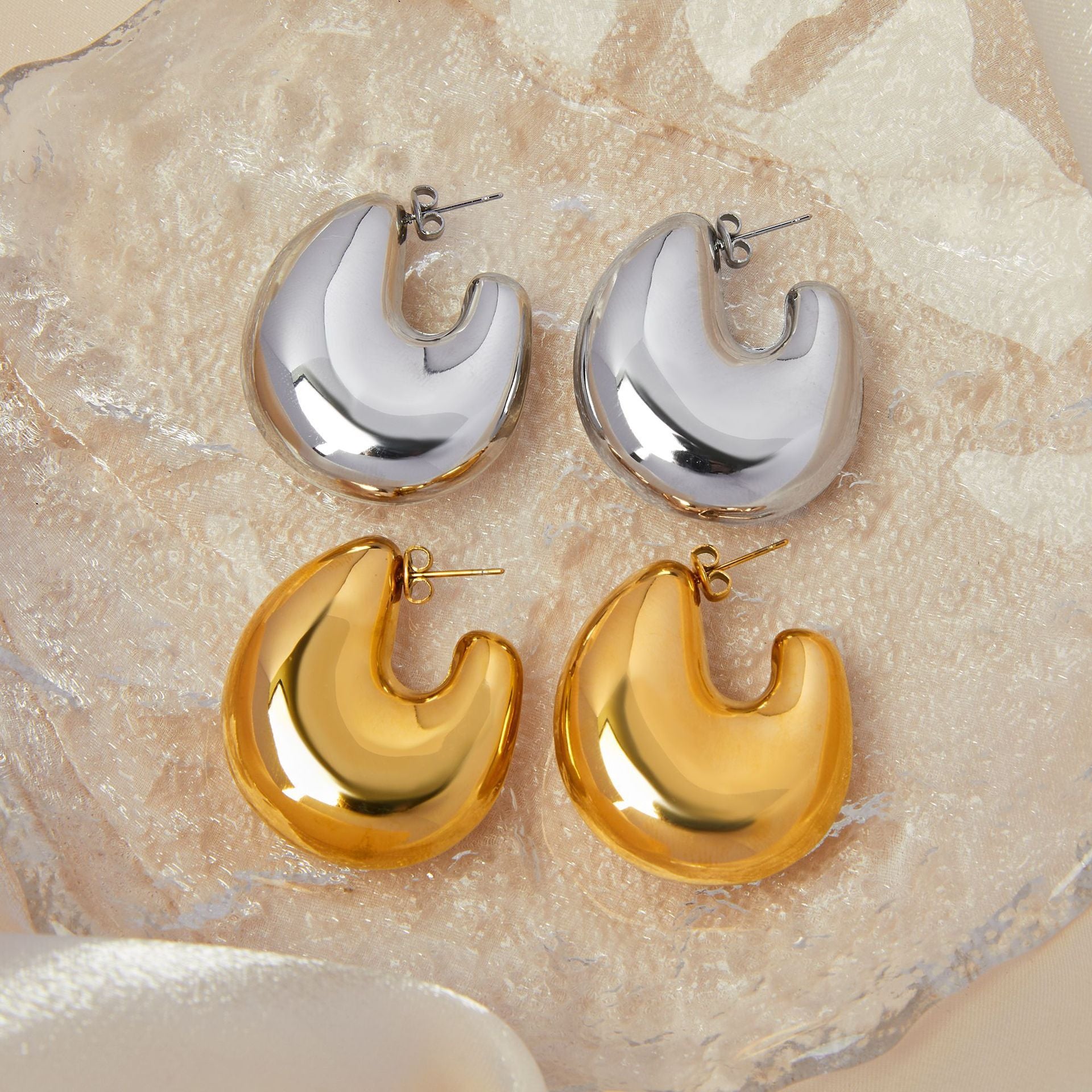 European and American fashion gold geometric C- shaped earrings titanium steel plated 18K gold simple design hollow bright three-dimensional earrings