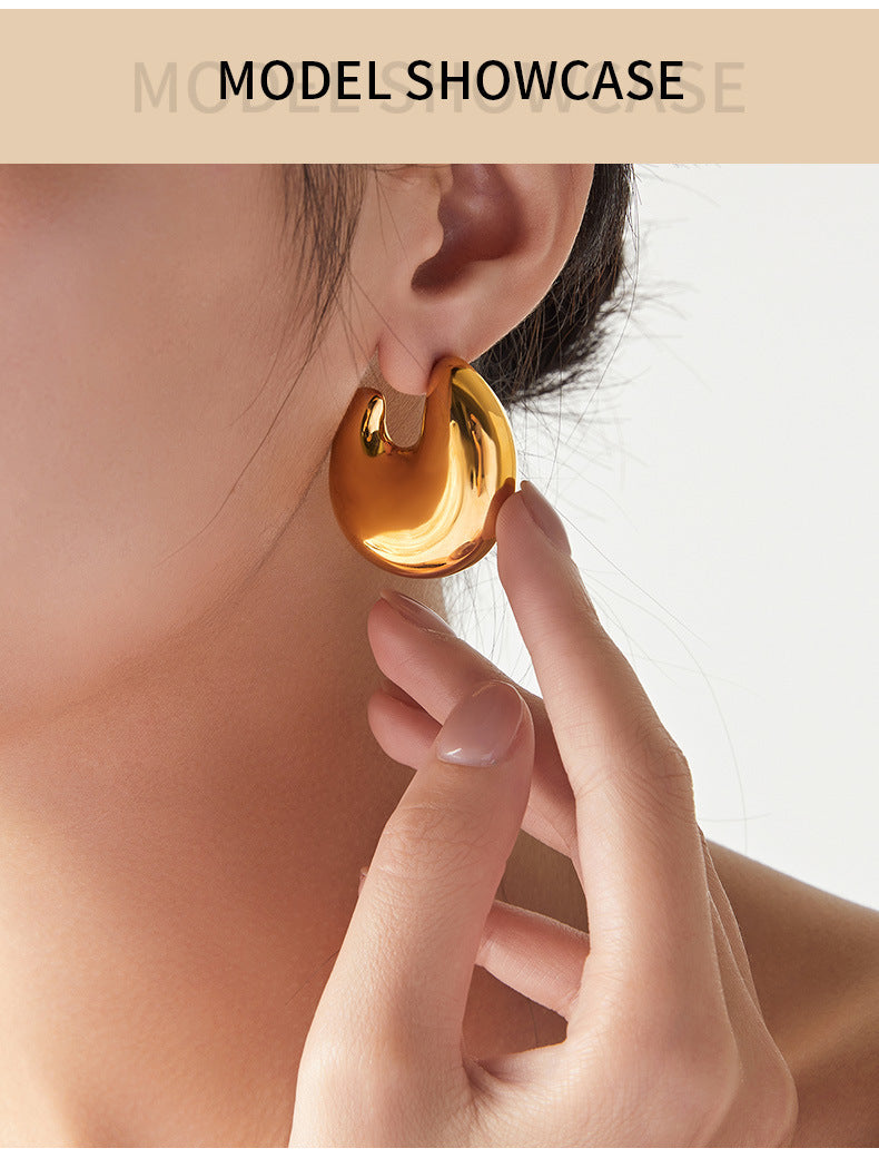 European and American fashion gold geometric C- shaped earrings titanium steel plated 18K gold simple design hollow bright three-dimensional earrings