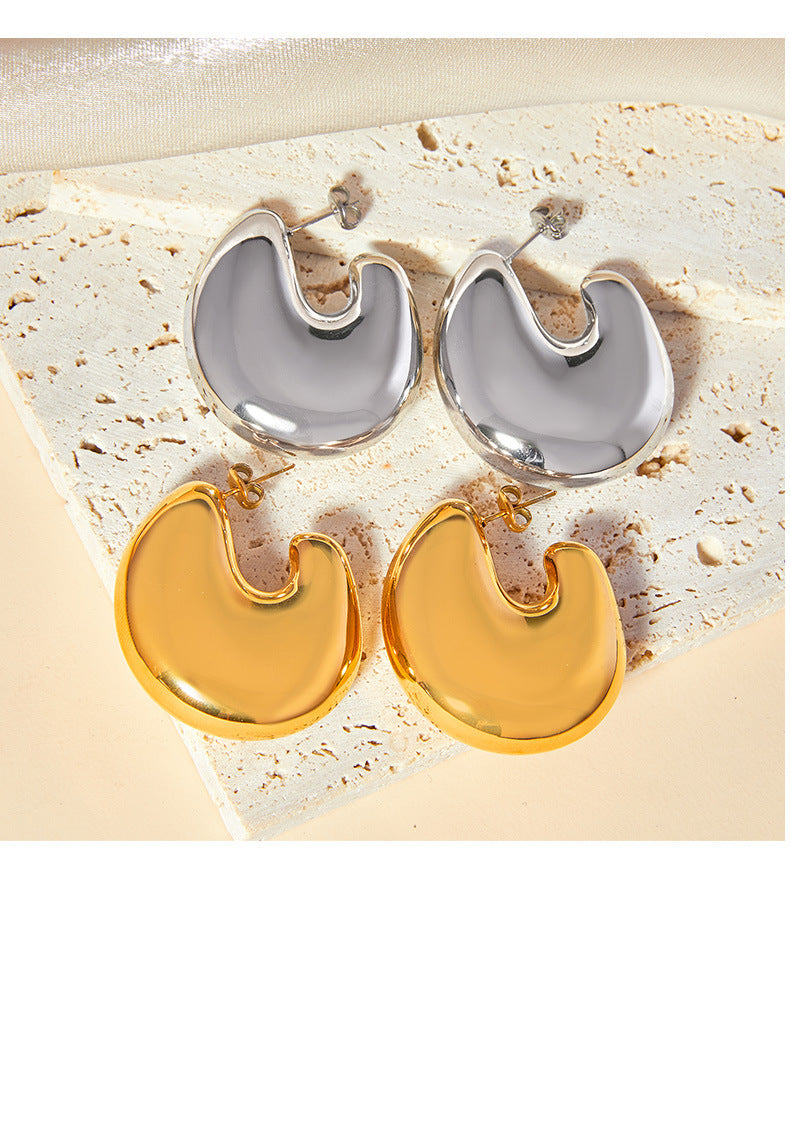 European and American fashion gold geometric C- shaped earrings titanium steel plated 18K gold simple design hollow bright three-dimensional earrings