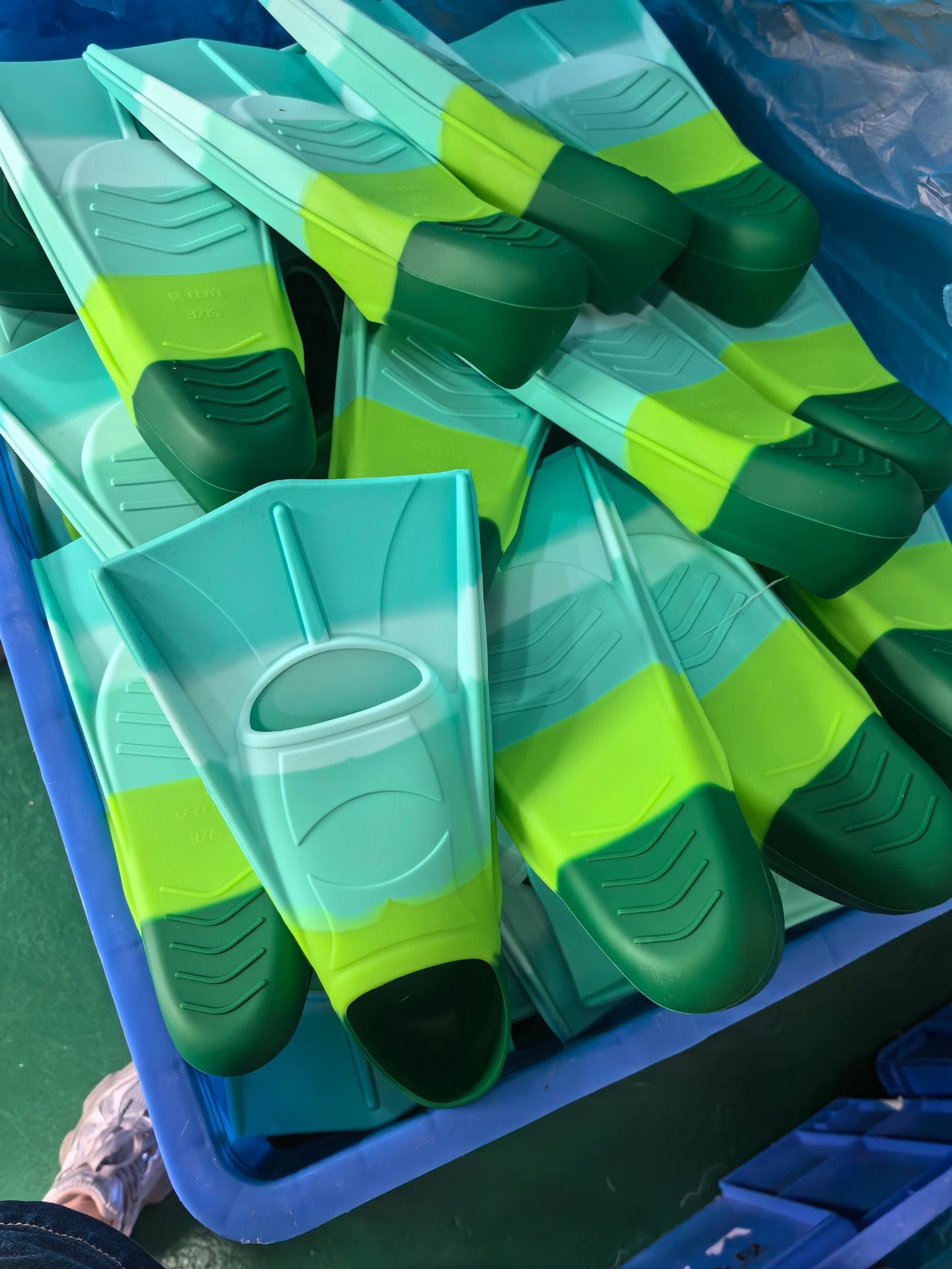 Hot sale professional training freestyle silicone frog shoes short flippers adult children flippers frog shoes manufacturers wholesale